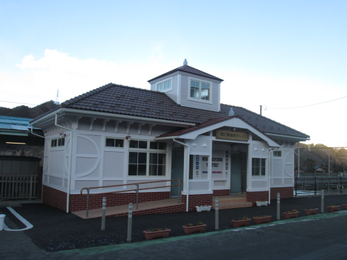 三峰口駅前観光トイレ　外観
